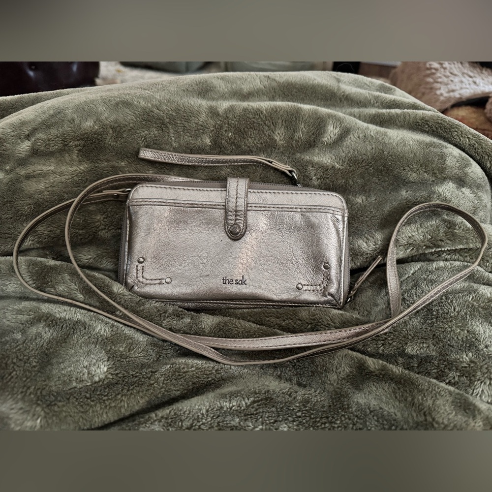 The SAK 3in1 Phone Wallet Wristlet Crossbody Genuine Leather Pyrite Metallic